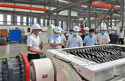 新鄉(xiāng)市市長魏建平一行蒞臨潔普智能環(huán)保裝備生產(chǎn)基地開展市場調(diào)研